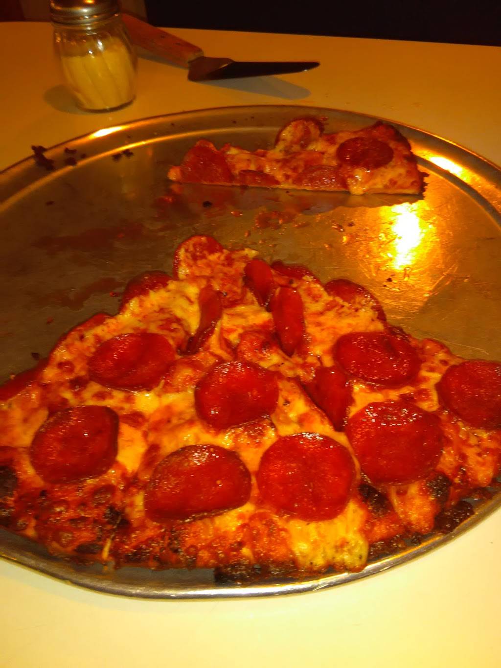 Round Table Pizza | meal delivery | 50 Cabrillo Hwy N, Half Moon Bay, CA 94019, USA | 6507265208 OR +1 650-726-5208