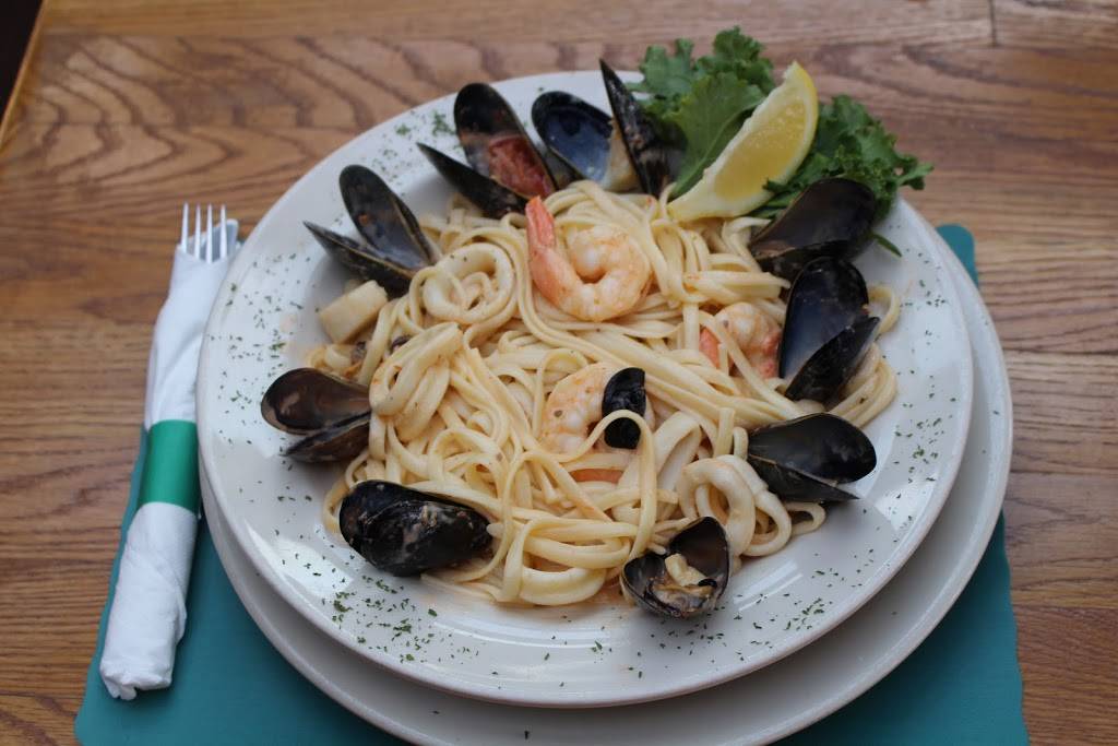 Chieftain Pub & Restaurant | restaurant | 23 Washington St, Plainville, MA 02762, USA | 5086439031 OR +1 508-643-9031