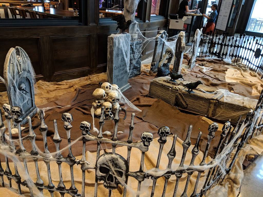 Troys | restaurant | 1650 E Randol Mill Rd STE 100, Arlington, TX 76011, USA | 8177691551 OR +1 817-769-1551