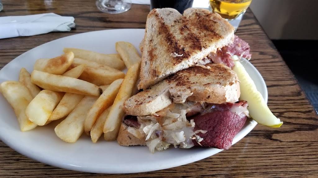 Pat Murnanes Irish Pub | restaurant | 2101 S Main St, Wake Forest, NC 27587, USA | 9195625570 OR +1 919-562-5570