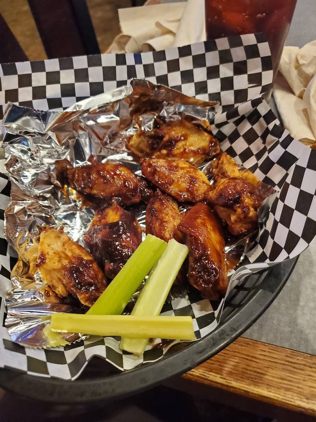 Madrocks Restaurant & Sports Bar | restaurant | 1821 E Madison Ave #100, Derby, KS 67037, USA | 3164257632 OR +1 316-425-7632