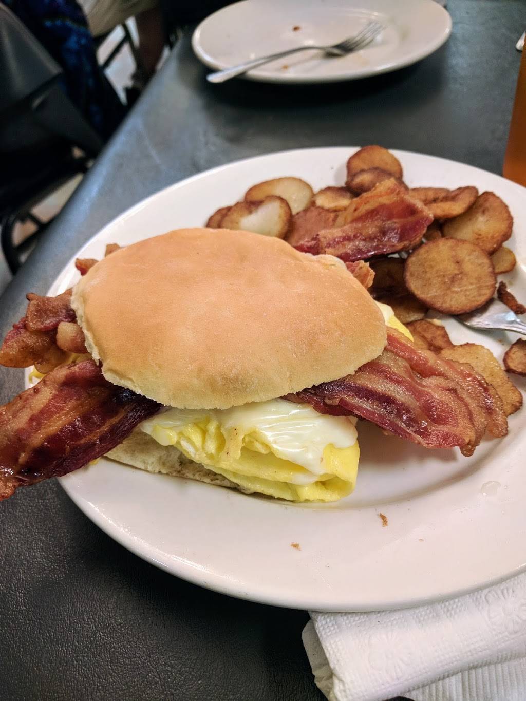 Dutch Family Restaurant | restaurant | 12613 Wisteria Dr, Germantown, MD 20874, USA | 3015150519 OR +1 301-515-0519