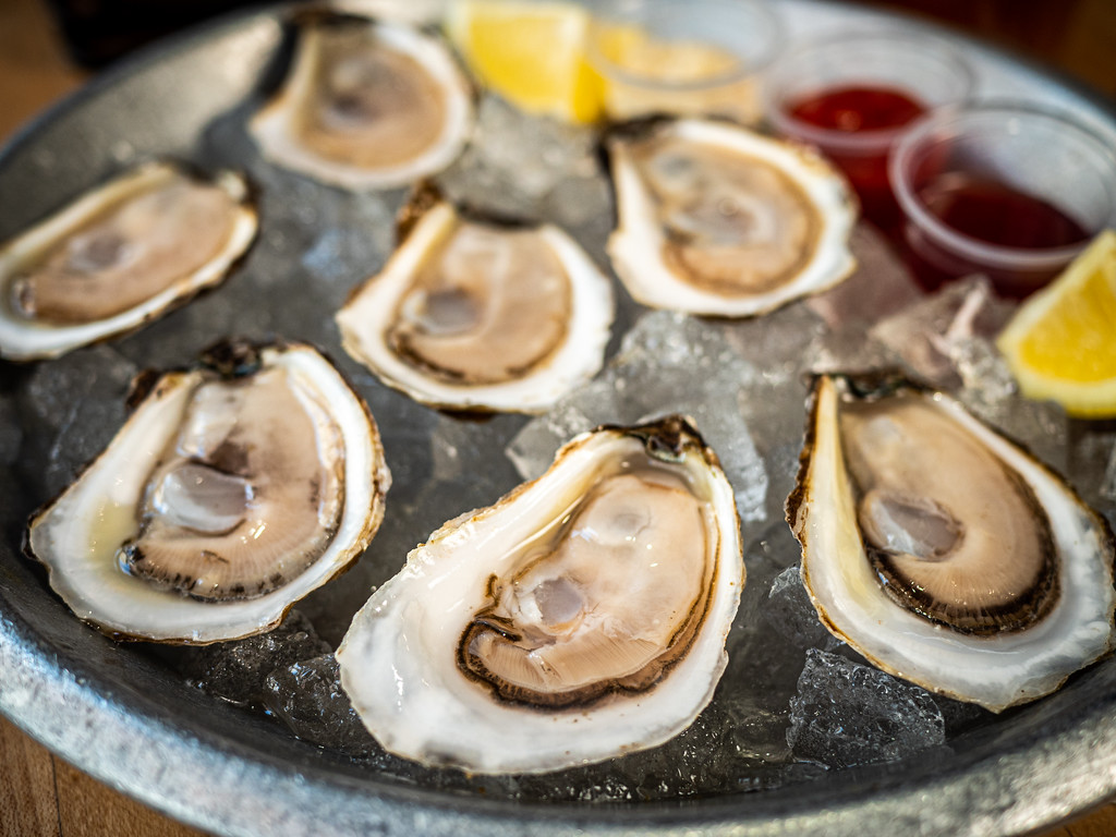 Pearls Oyster Bar | restaurant | 51 N 12th St, Philadelphia, PA 19107, USA | 2159649792 OR +1 215-964-9792