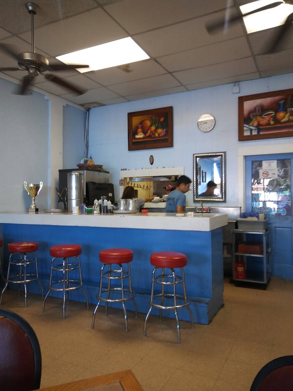 Crystals Cafe | restaurant | 2420 N Zarzamora St, San Antonio, TX 78201, USA | 2107324614 OR +1 210-732-4614