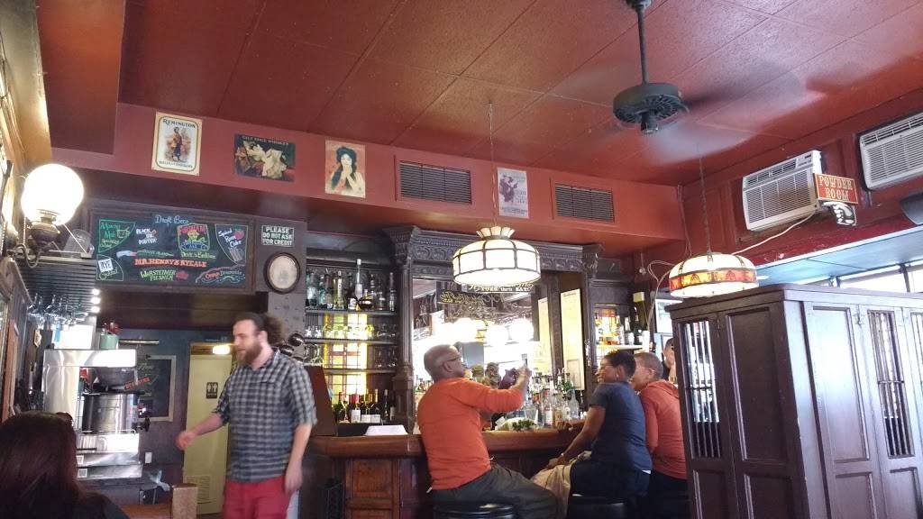 Mr. Henrys Restaurant | restaurant | 601 Pennsylvania Ave SE, Washington, DC 20003, USA | 2025468412 OR +1 202-546-8412