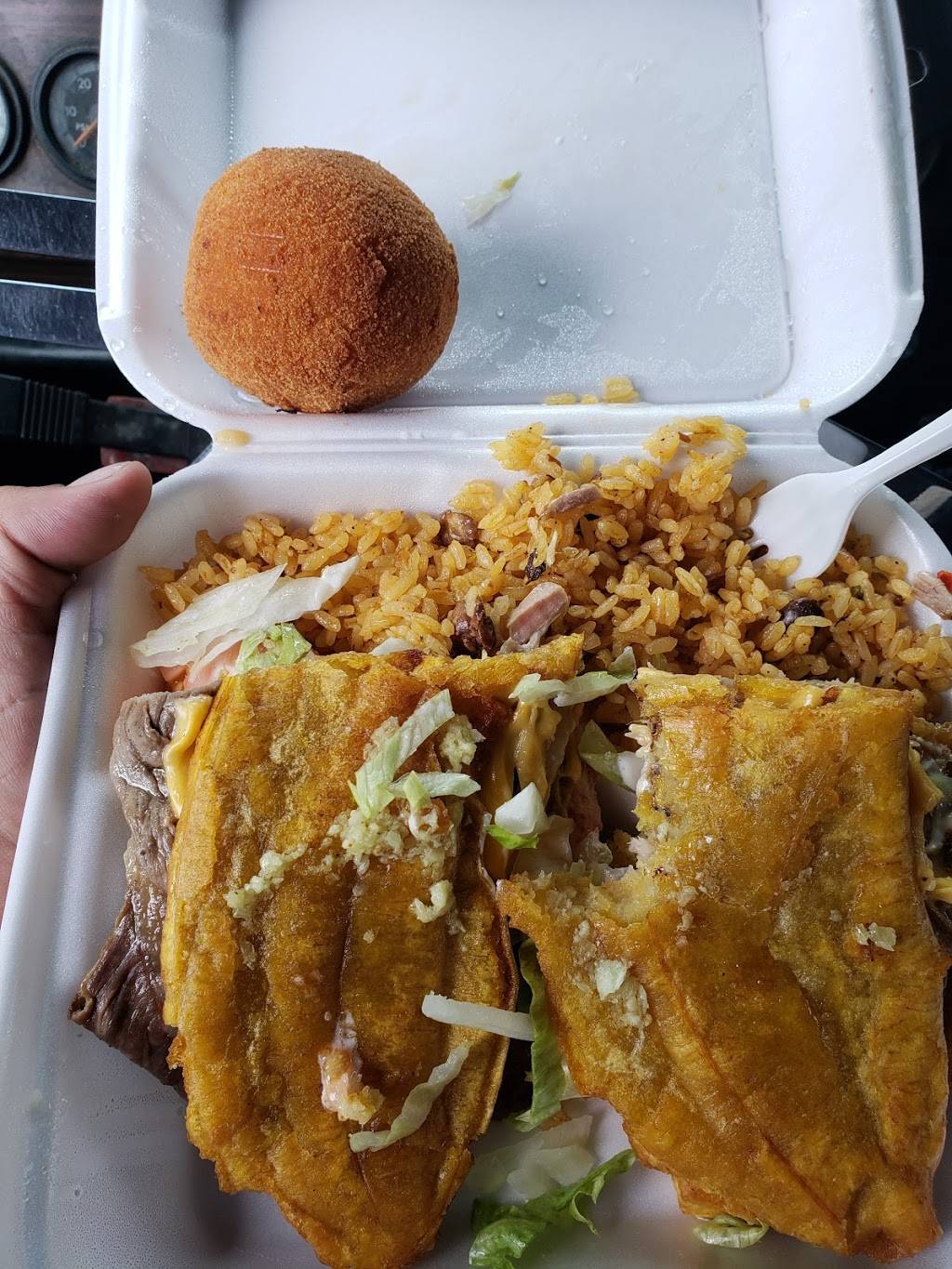 La Bomba | meal takeaway | 3221 W Armitage Ave, Chicago, IL 60647, USA | 7733940106 OR +1 773-394-0106