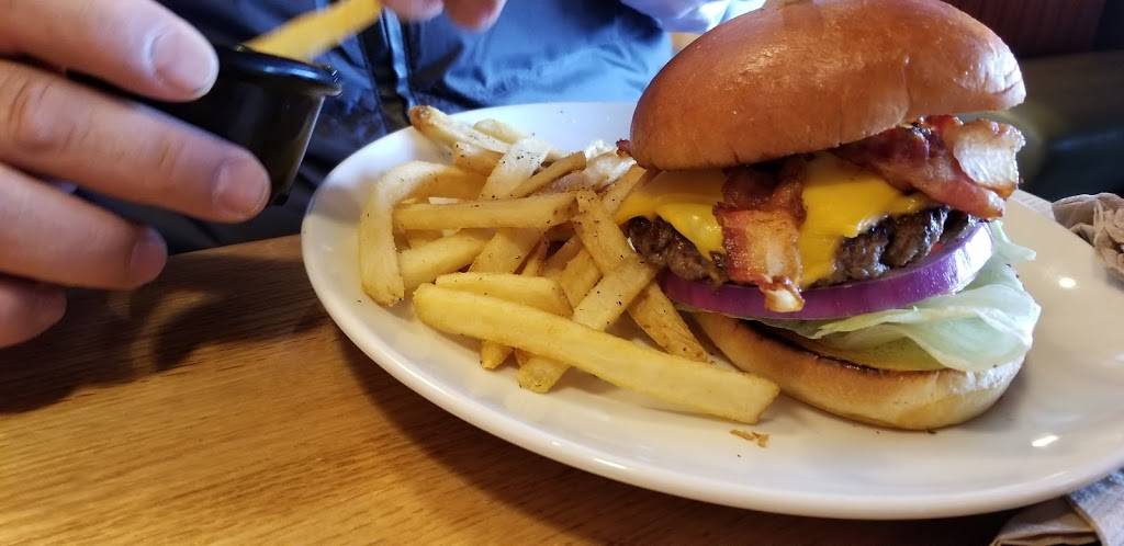 Applebees Grill + Bar | restaurant | 632 Park Ave, Worcester, MA 01603, USA | 5083633032 OR +1 508-363-3032