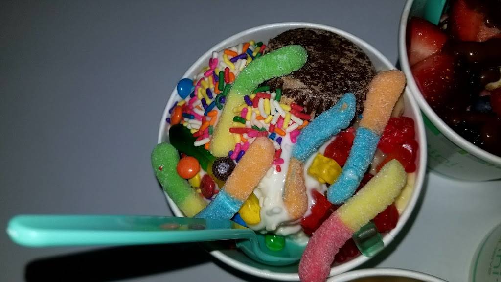 Yogurtini | restaurant | 2510 W Happy Valley Rd #1251, Phoenix, AZ 85085, USA | 6235801200 OR +1 623-580-1200
