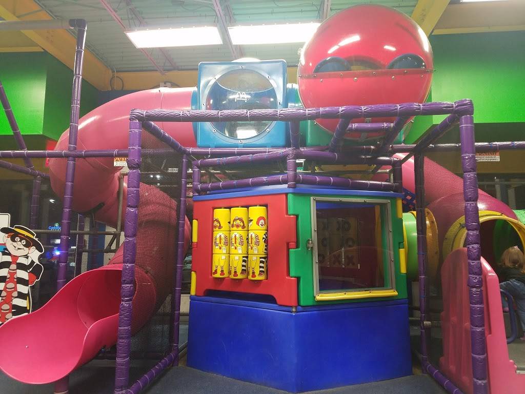 McDonalds | cafe | 179 Rockdale Ave, South Dartmouth, MA 02748, USA | 5089995581 OR +1 508-999-5581