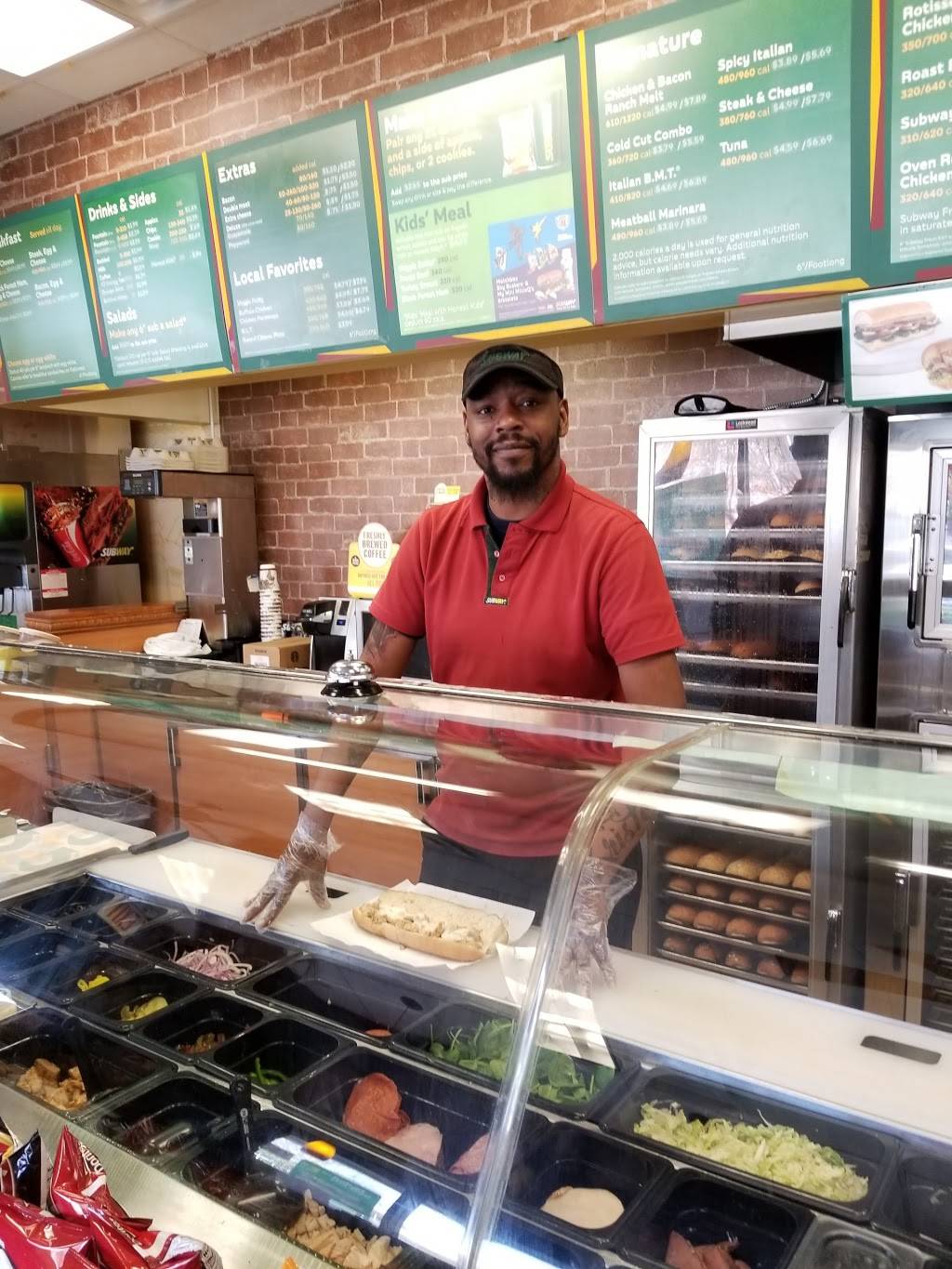 Subway | restaurant | 233 NJ-33, Hamilton Township, NJ 08619, USA | 6095869700 OR +1 609-586-9700