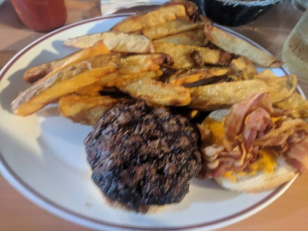 Laceys Bridge Tavern | restaurant | 75 Innis St, Staten Island, NY 10302, USA | 7182737514 OR +1 718-273-7514