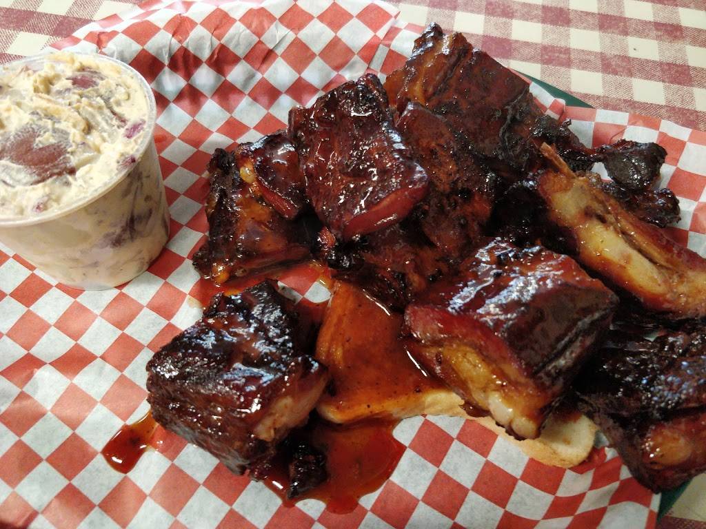 Steamboat BBQ | restaurant | 322 E Geneva Rd, Wheaton, IL 60187, USA | 6306656227 OR +1 630-665-6227