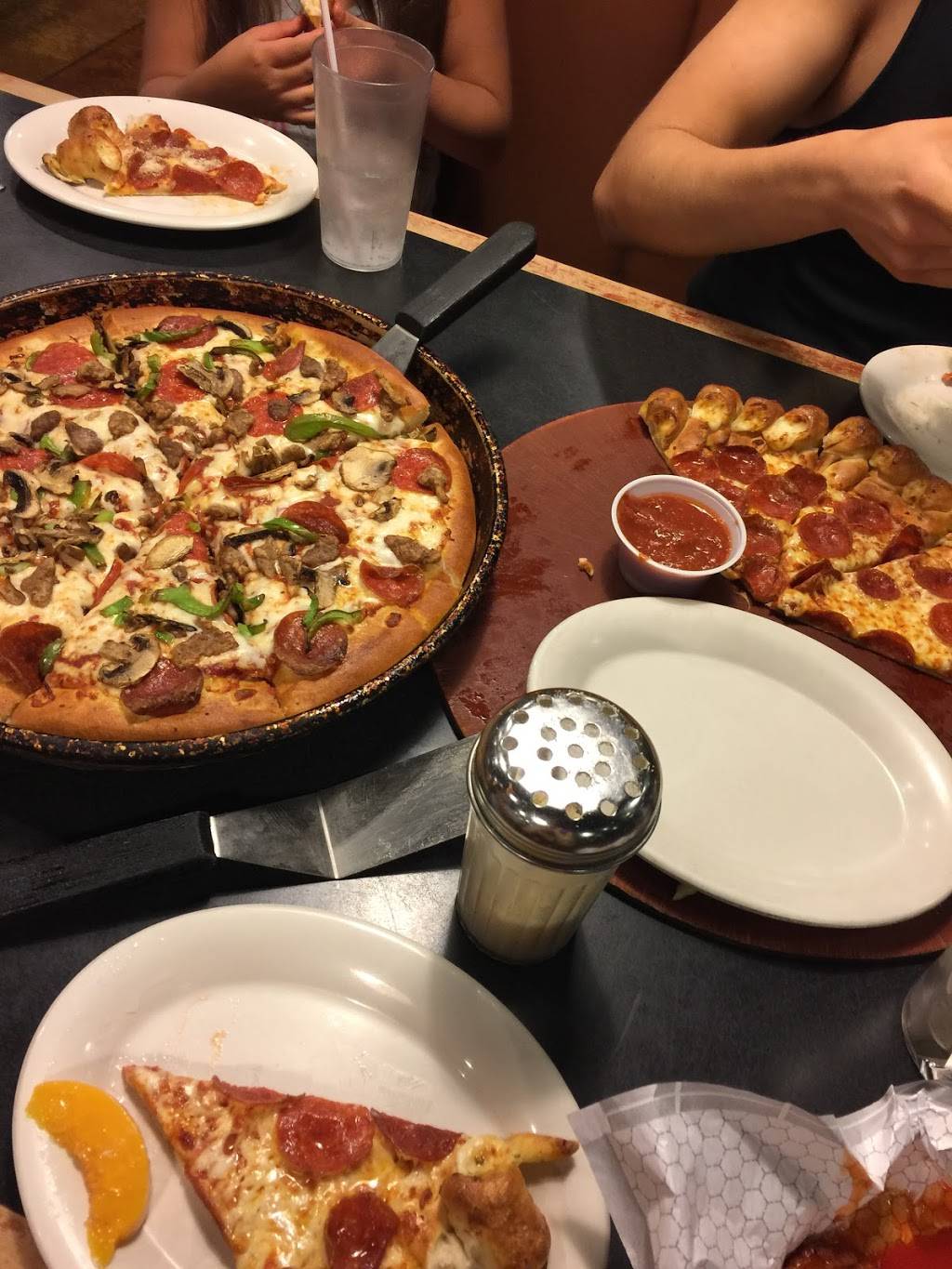 Pizza Hut | meal takeaway | 250 S Akers St, Visalia, CA 93291, USA | 5597342041 OR +1 559-734-2041