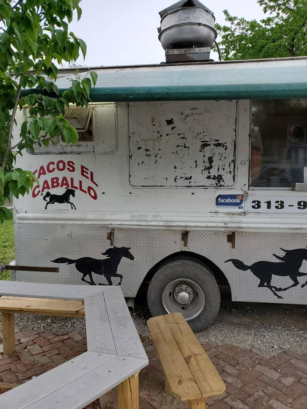 Tacos el Caballo | restaurant | 1445 Springwells St, Detroit, MI 48209, USA | 3139898426 OR +1 313-989-8426