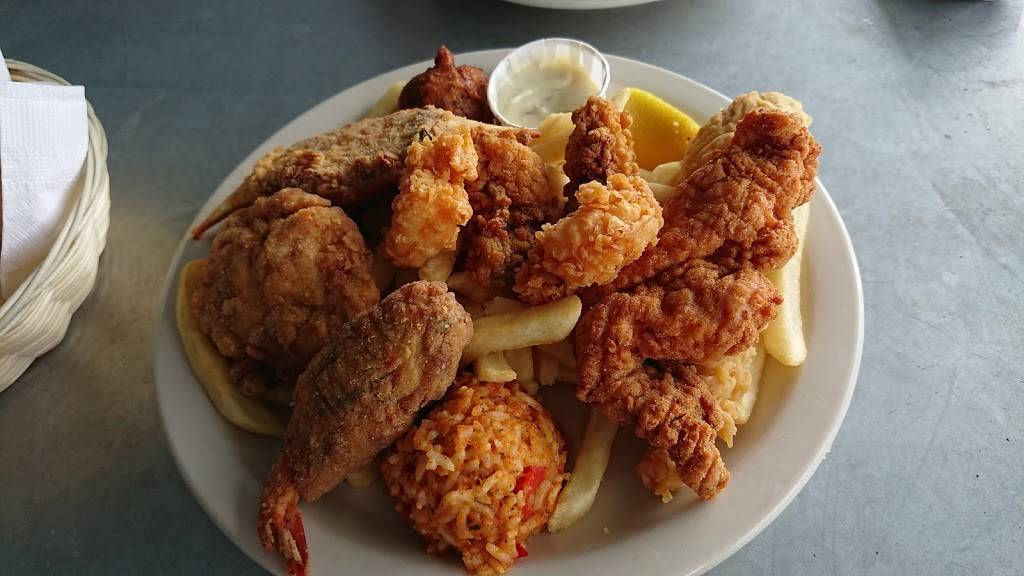 Pats Fishermans Wharf Restaurant | meal takeaway | 1008 Henderson Levee Rd, Henderson, LA 70517, USA | 3372287512 OR +1 337-228-7512