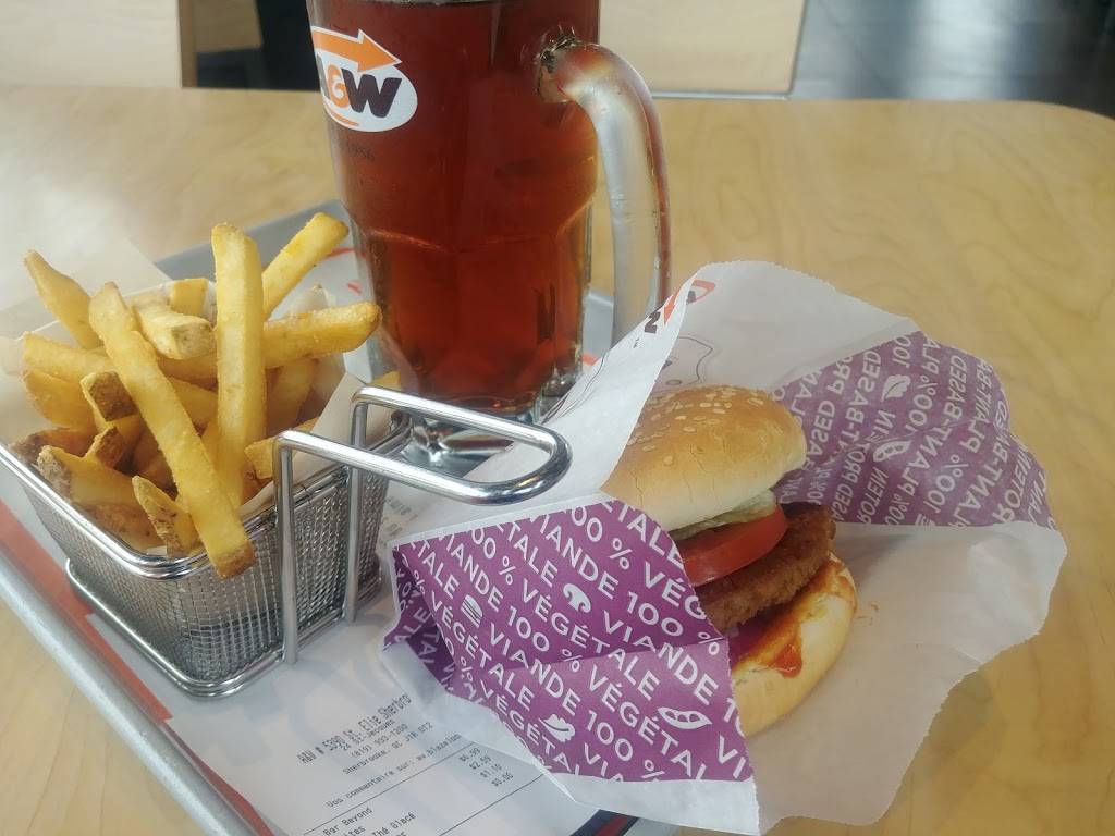 A&W | restaurant | 24 Rue Saint-Jacques, Sherbrooke, QC J1R 0T2, Canada | 8199331200 OR +1 819-933-1200