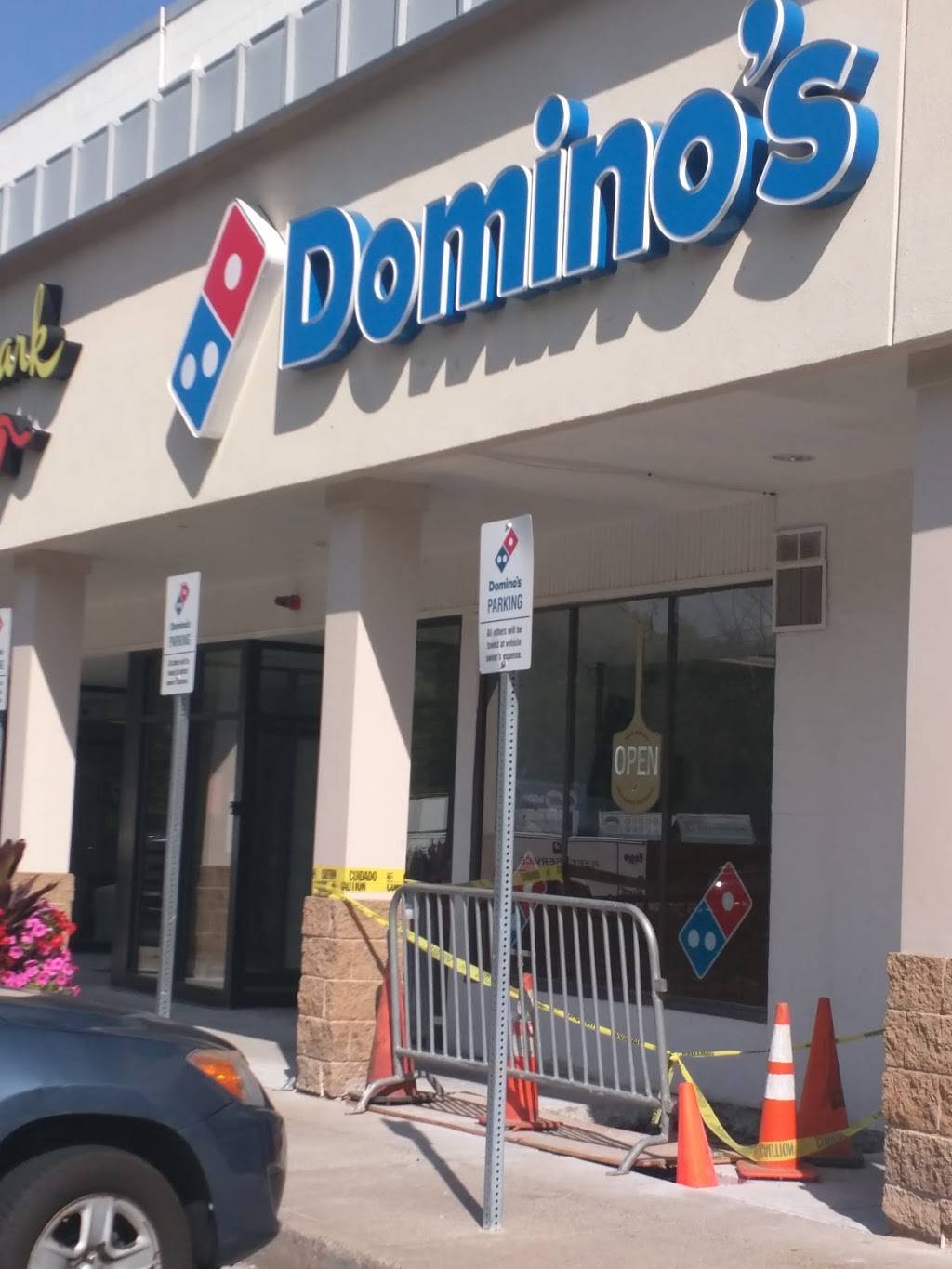 Dominos Pizza | meal delivery | 628 Washington St # A, Dedham, MA 02026, USA | 7813297999 OR +1 781-329-7999