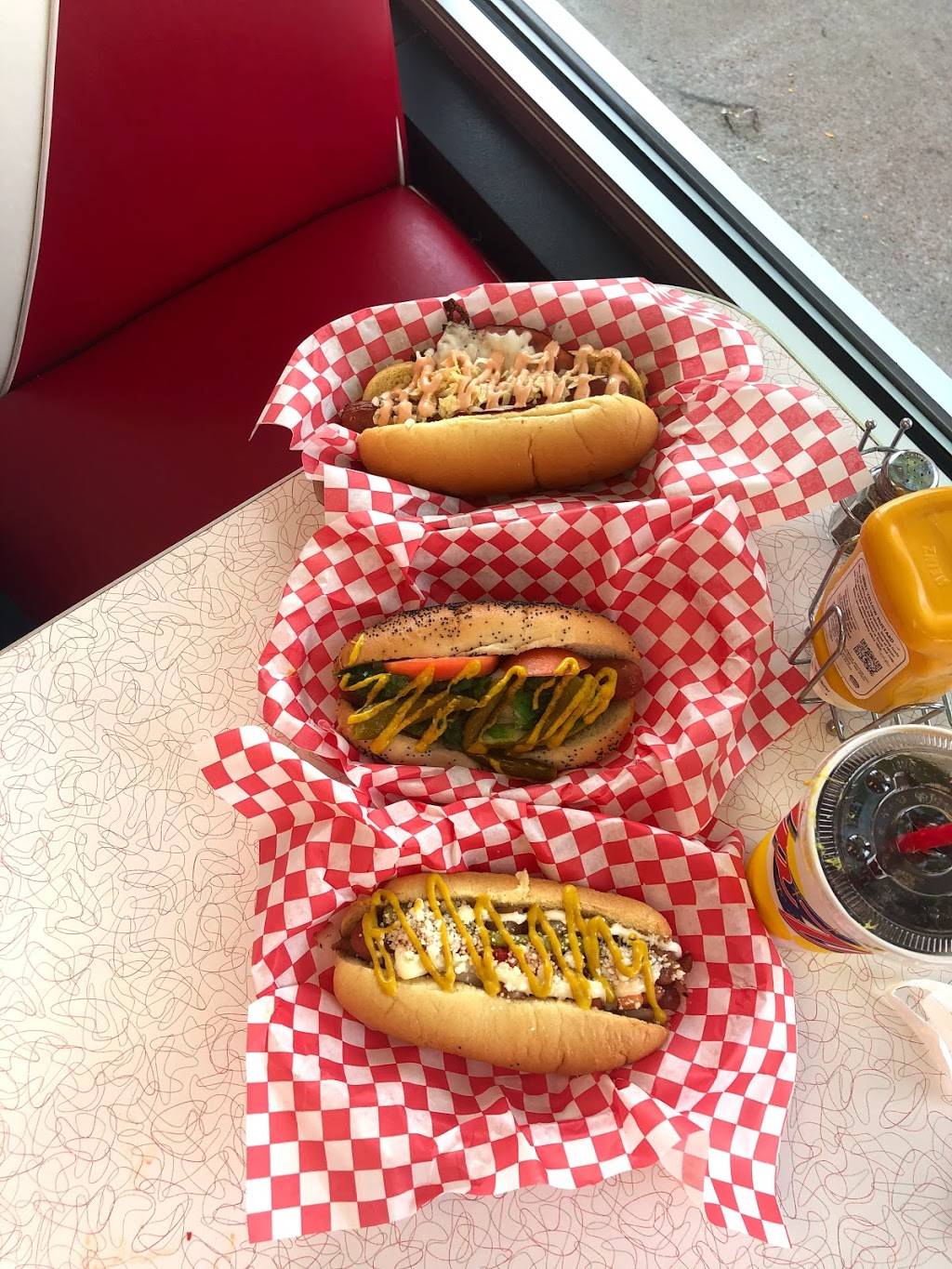 Up Dog | restaurant | 114 N Liberty St, Independence, MO 64050, USA | 8168362900 OR +1 816-836-2900