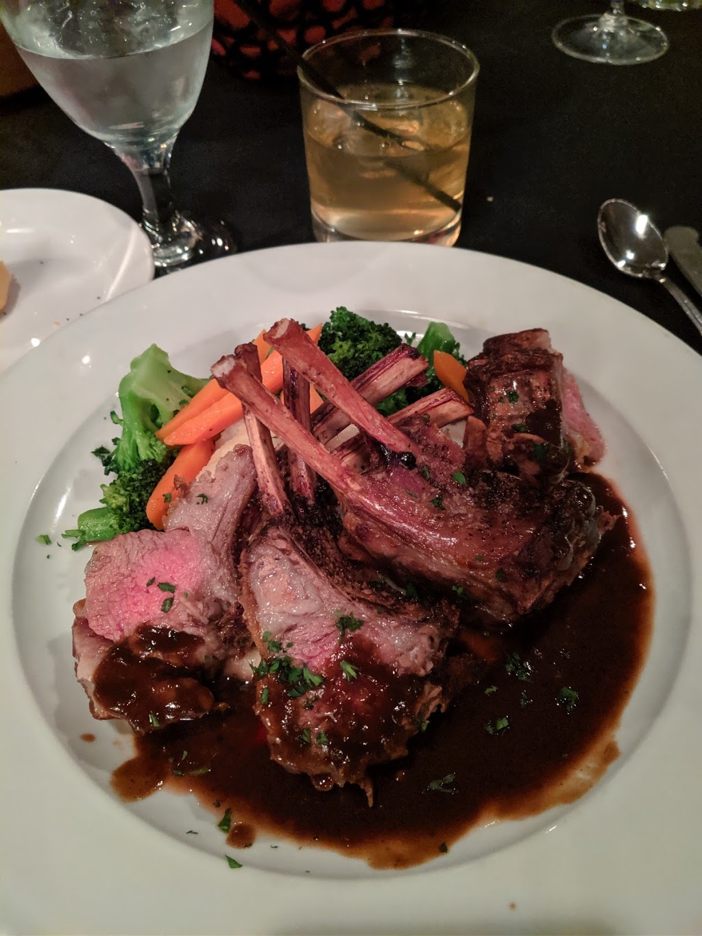 Petroleum Club At Sundale | restaurant | 6218 Sundale Ave, Bakersfield, CA 93309, USA | 6613246561 OR +1 661-324-6561