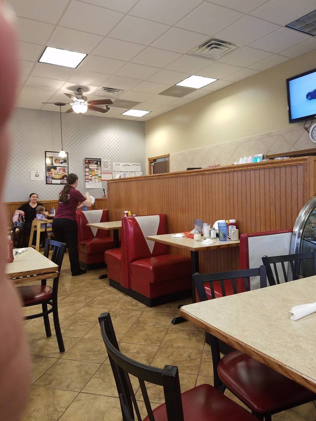 Canton Family Restaurant | restaurant | 169 S 5th Ave, Canton, IL 61520, USA | 3093575025 OR +1 309-357-5025