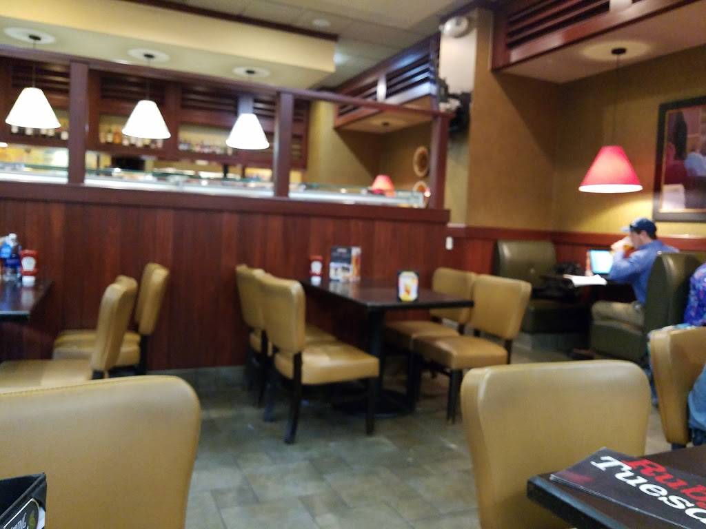 Ruby Tuesday | restaurant | North Terminal, Between Gates D23 and D24, W G Rogell Dr, Detroit, MI 48242, USA | 7344425761 OR +1 734-442-5761