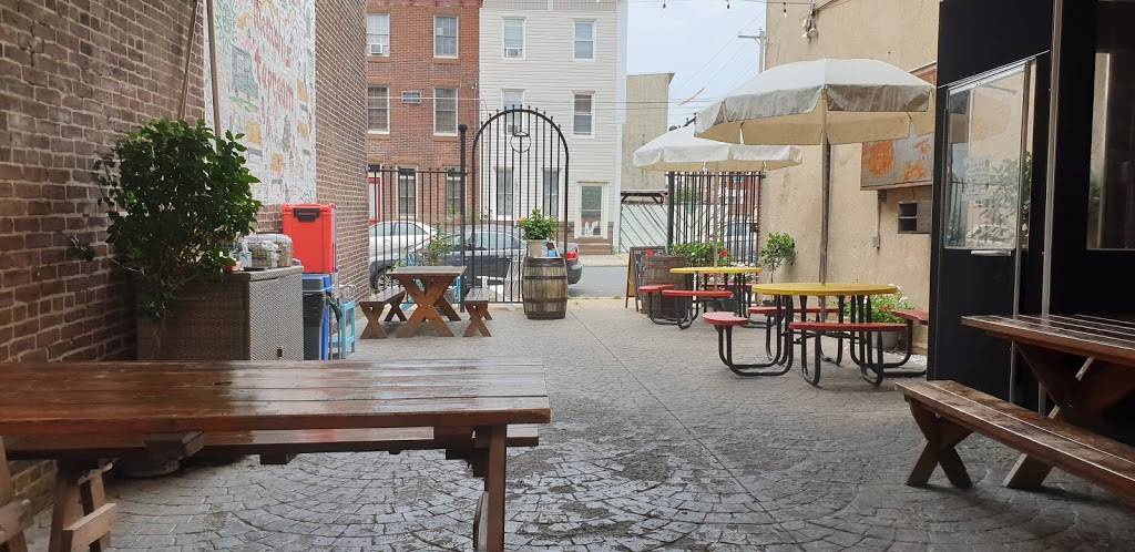 Memphis Taproom | restaurant | 2331 E Cumberland St, Philadelphia, PA 19125, USA | 2154254460 OR +1 215-425-4460