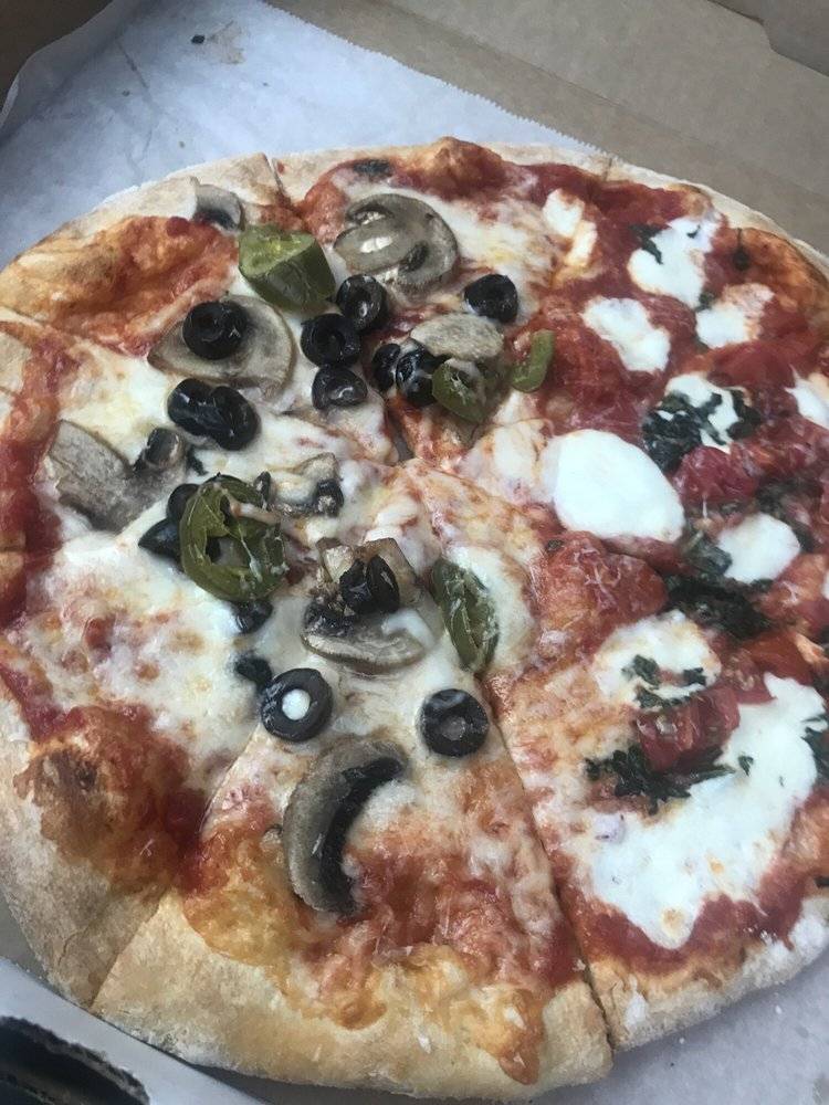 Cravin Fired Fast Pizza | restaurant | 240 Range 12 Blvd, Denham Springs, LA 70726, USA | 2252434424 OR +1 225-243-4424