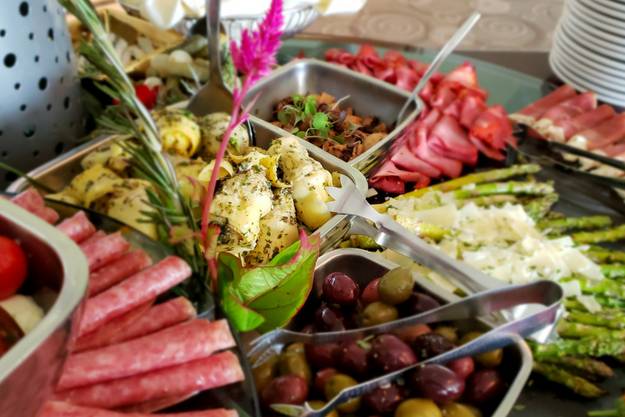 The Cape Club | restaurant | 125 Falmouth Woods Rd, East Falmouth, MA 02536, USA | 5085404005 OR +1 508-540-4005