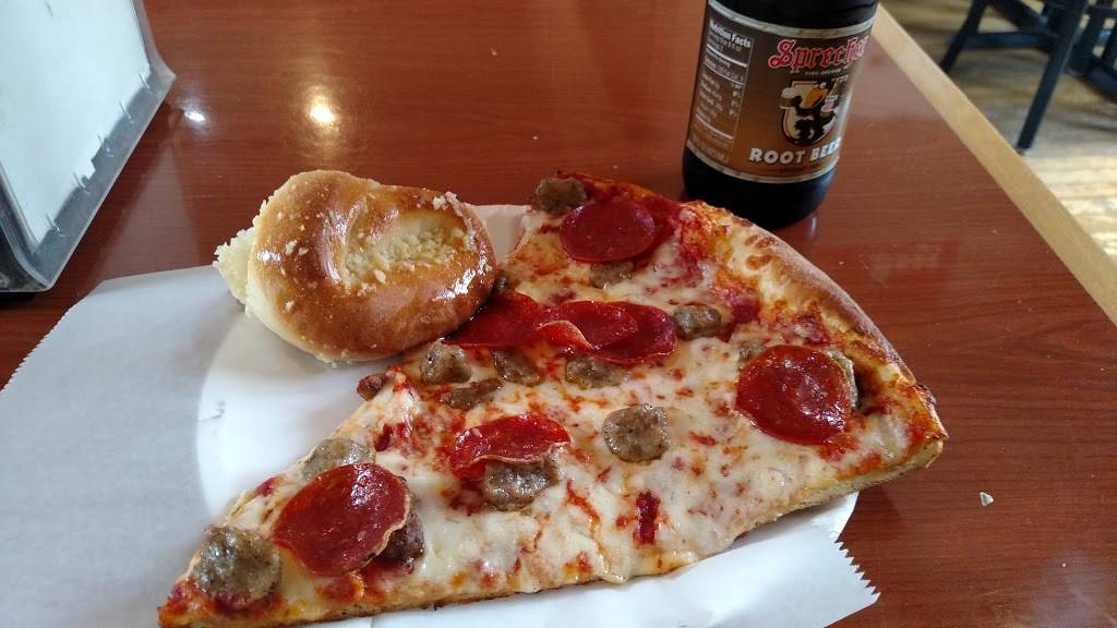 Sals Pizza Cedarburg | restaurant | W63N635 Washington Ave, Cedarburg, WI 53012, USA | 2623750011 OR +1 262-375-0011