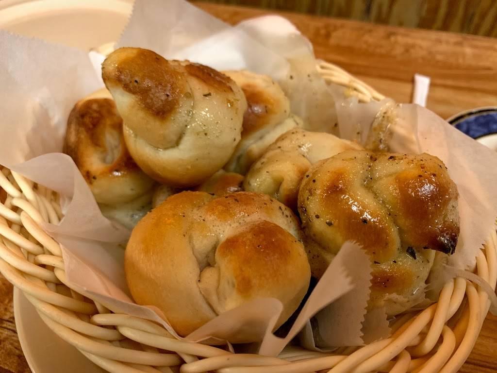 Leonardos Pizza of Millhopper | restaurant | 4131 NW 16th Blvd, Gainesville, FL 32605, USA | 3522755706 OR +1 352-275-5706