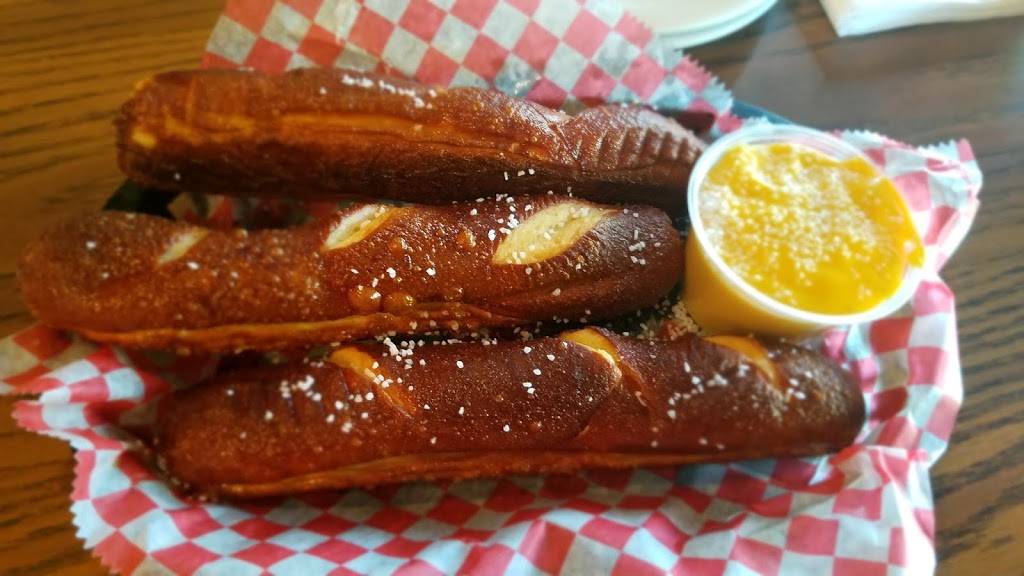 Sugarbush Tavern | restaurant | 19080 E 10 Mile Rd, Eastpointe, MI 48021, USA | 5867711900 OR +1 586-771-1900