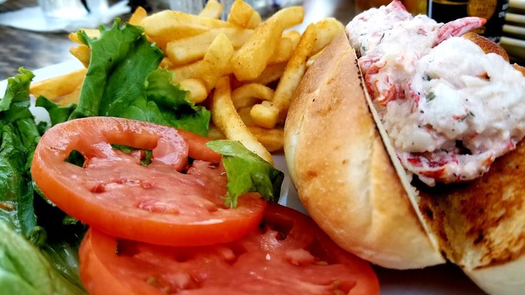 Redfin Blues | restaurant | 100 Waterfront Dr, Pittsburgh, PA 15222, USA | 4123225837 OR +1 412-322-5837