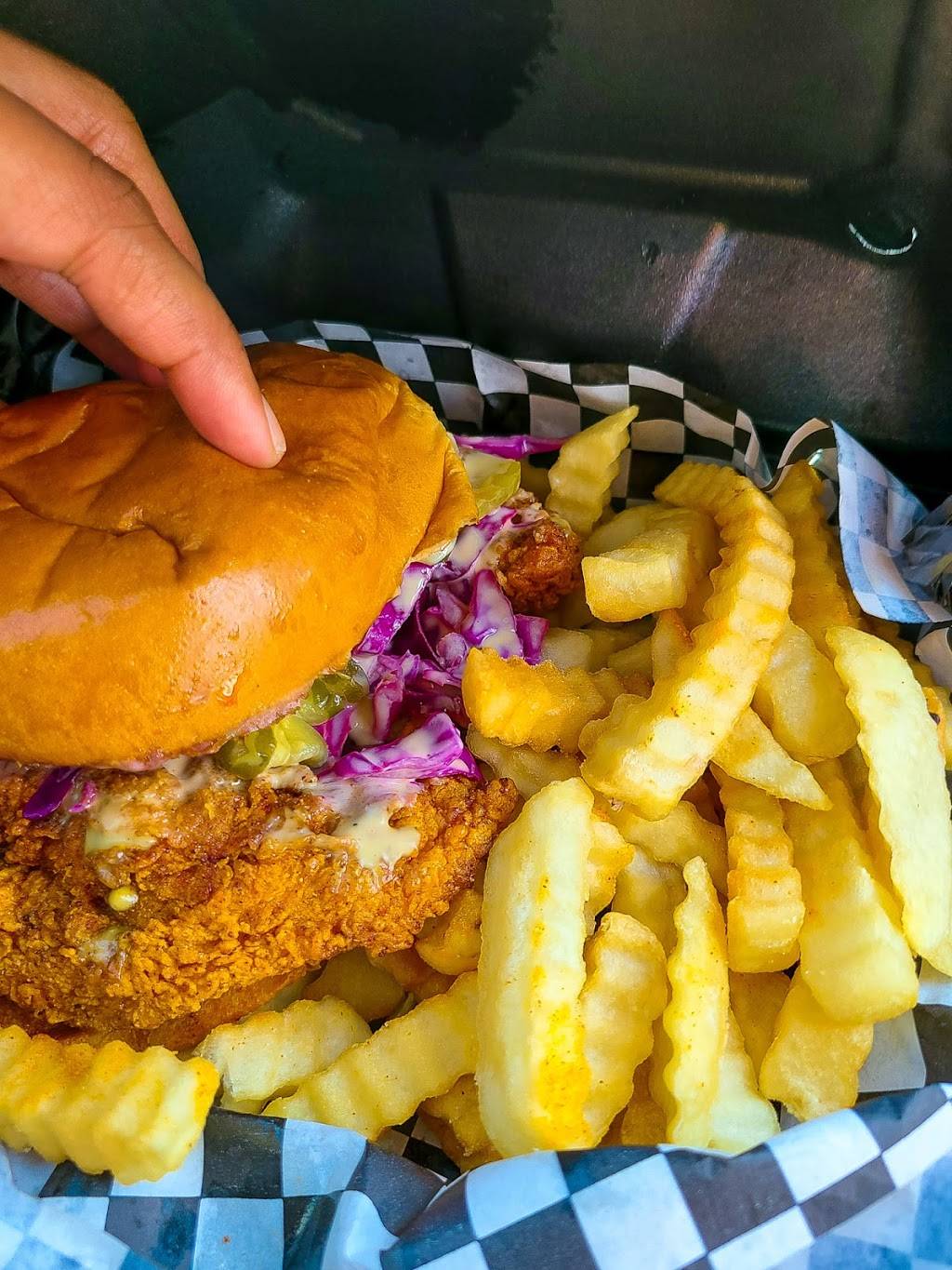 Rosalyns Hot Chicken | meal takeaway | 12401 S Post Oak Rd, Houston, TX 77045, USA | 2818454262 OR +1 281-845-4262