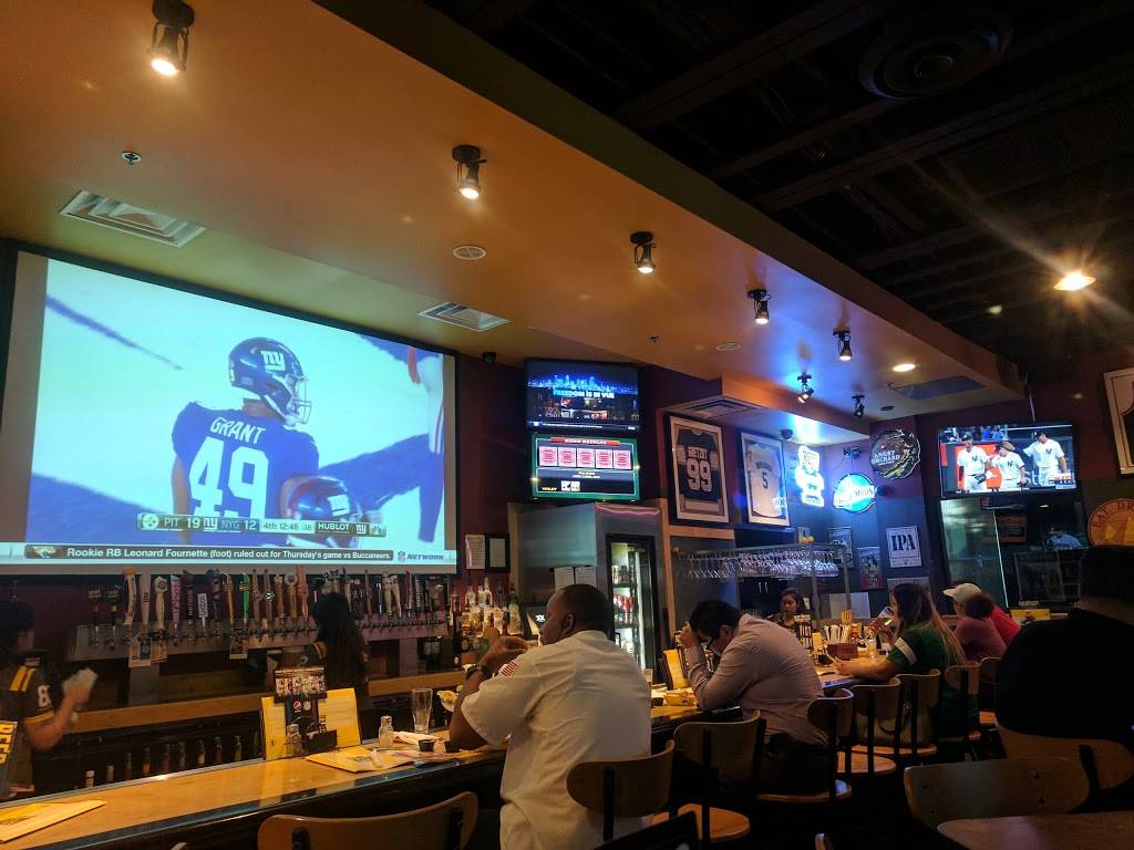 Buffalo Wild Wings | restaurant | 690 E Hospitality Ln, San Bernardino, CA 92408, USA | 9093807692 OR +1 909-380-7692