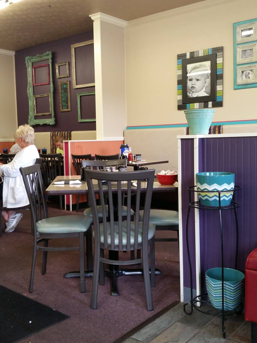 Meet Me At Irenes | restaurant | 264 Kent Ave NE, Hartville, OH 44632, USA | 3308776477 OR +1 330-877-6477