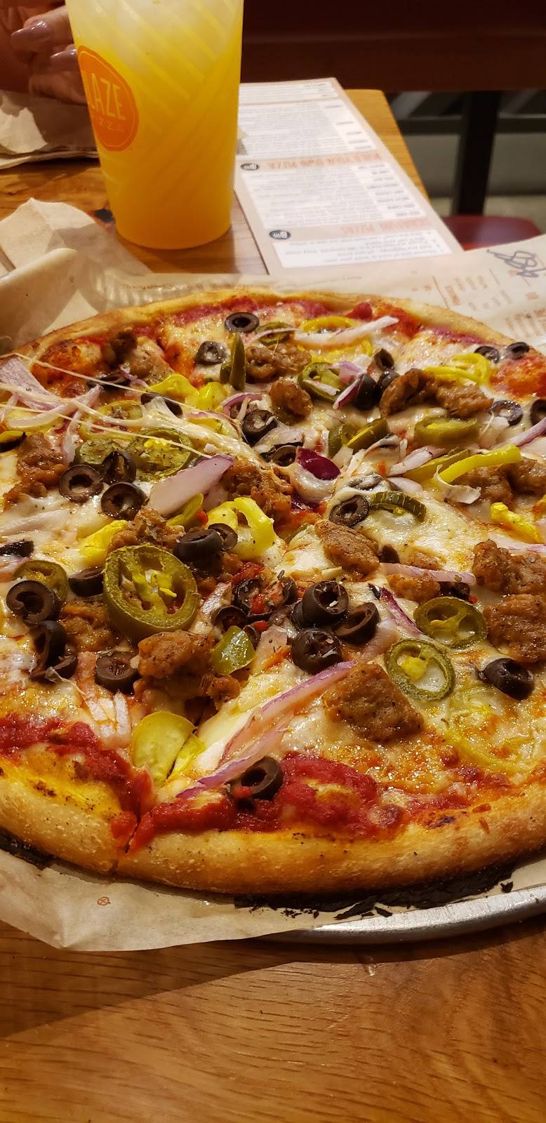 Blaze Pizza | meal takeaway | 1723 N Victory Pl, Burbank, CA 91502, USA | 8183094288 OR +1 818-309-4288