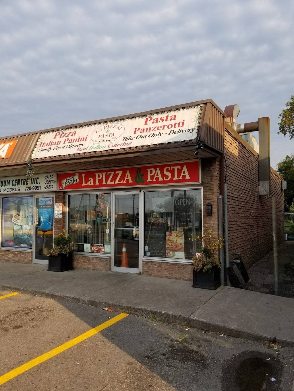 La Pizza & Pasta | restaurant | 30 Taunton Rd E, Oshawa, ON L1G 3T7, Canada | 9057255100 OR +1 905-725-5100
