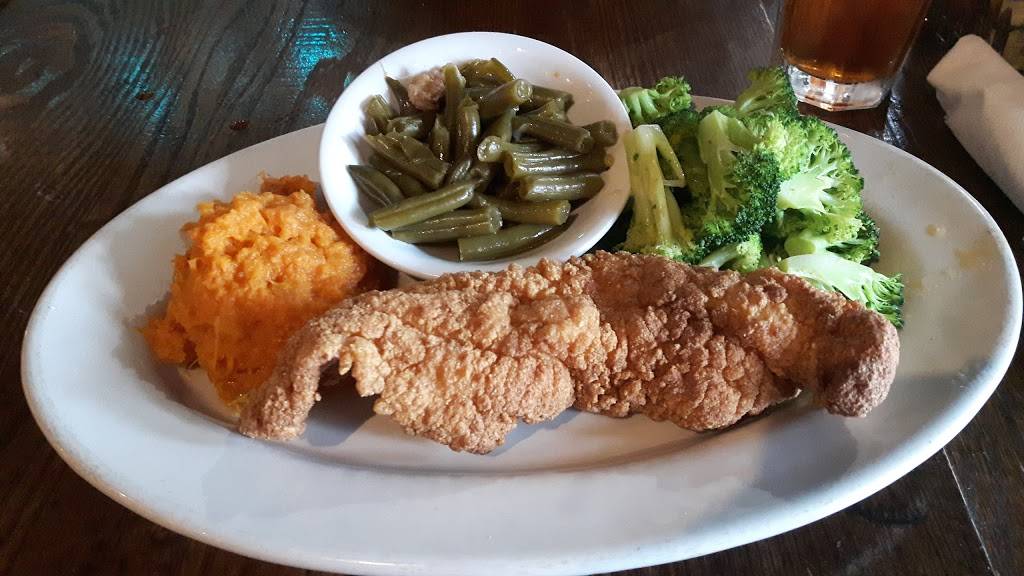 Pucketts Grocery & Restaurant - Downtown Chattanooga | restaurant | 2 W Aquarium Way, Chattanooga, TN 37402, USA | 4237088505 OR +1 423-708-8505