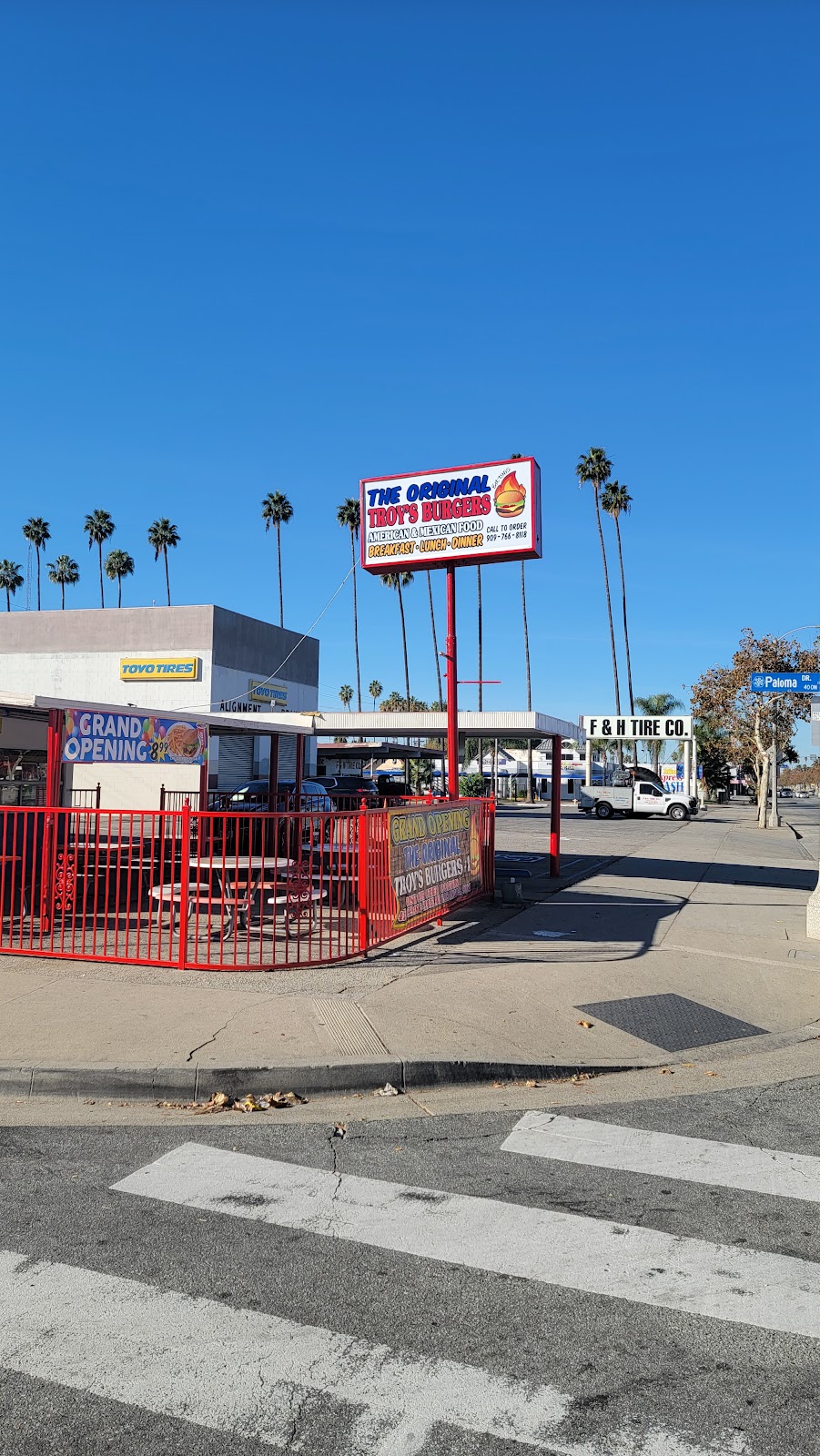 The Original Troys Burgers | restaurant | 560 E Holt Ave, Pomona, CA 91767, USA | 9097668118 OR +1 909-766-8118