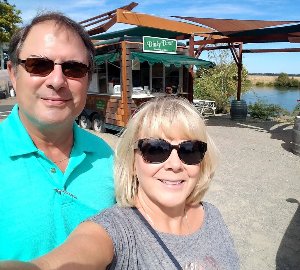 Dinky Diner | restaurant | 36339-36343 S River Rd, Clarksburg, CA 95612, USA | 9168015493 OR +1 916-801-5493