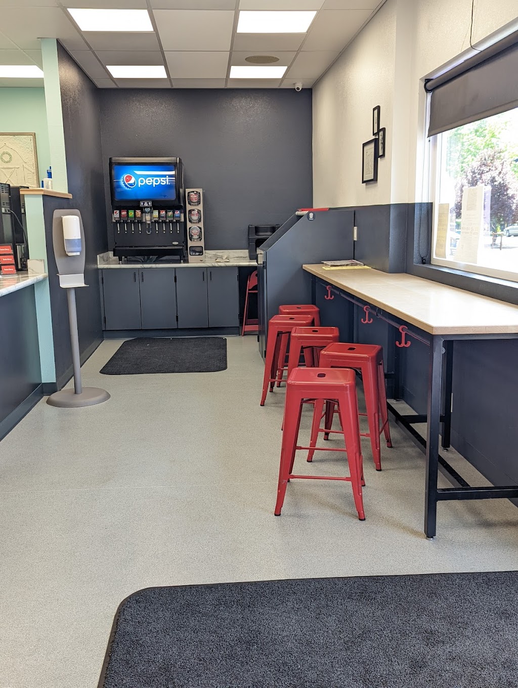 Burger Queen Drive In | restaurant | 109 S F St, Lakeview, OR 97630, USA | 5419473677 OR +1 541-947-3677