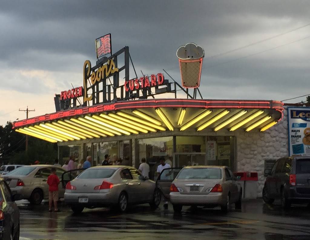 Leons Frozen Custard | restaurant | 3131 S 27th St, Milwaukee, WI 53215, USA | 4143831784 OR +1 414-383-1784