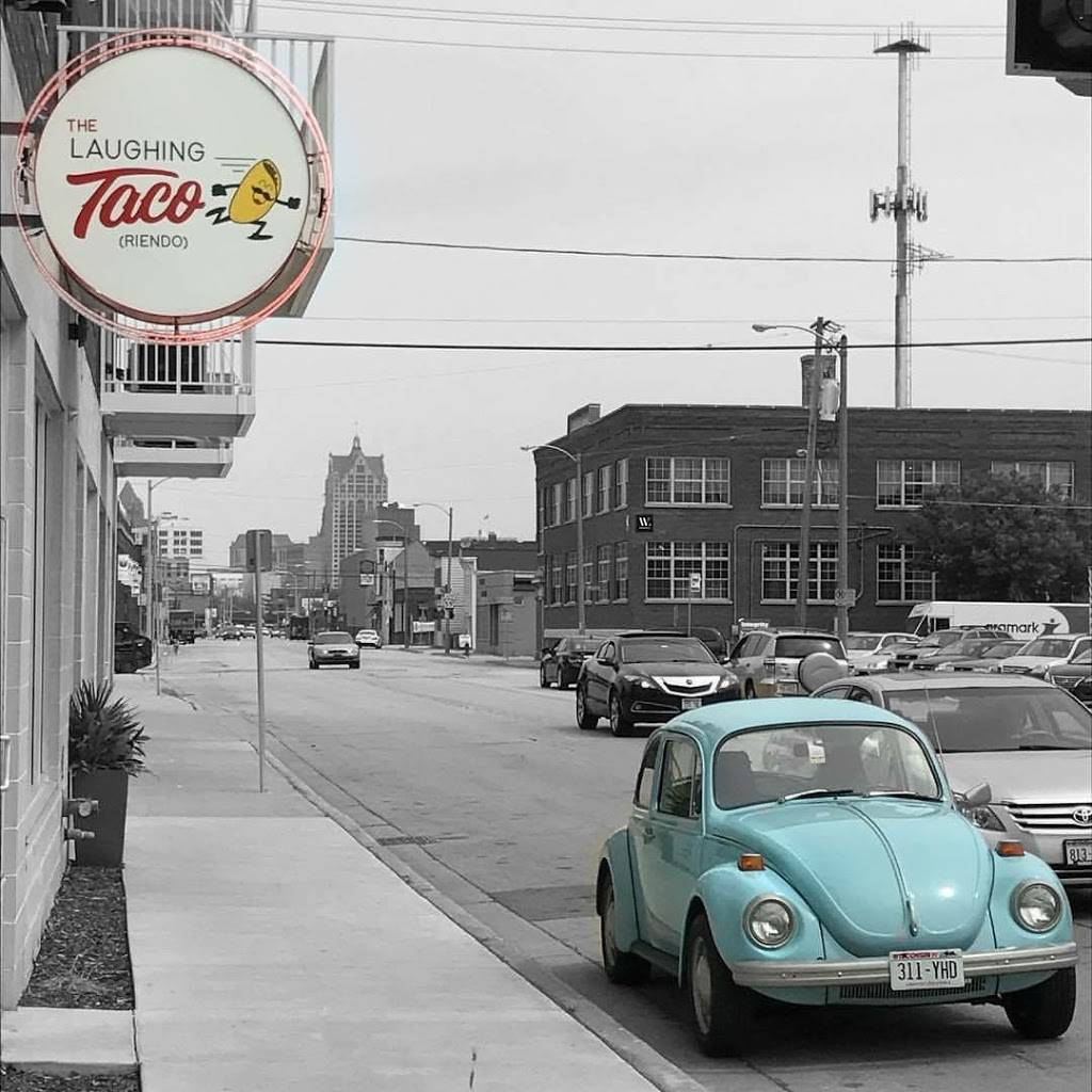The Laughing Taco | restaurant | 2238 N Farwell Ave, Milwaukee, WI 53202, USA | 4143365623 OR +1 414-336-5623