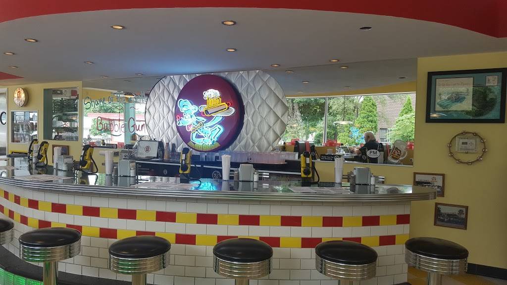 Dog N Suds Drive In | restaurant | 4221 Grand Haven Rd, Norton Shores, MI 49441, USA | 2317984976 OR +1 231-798-4976