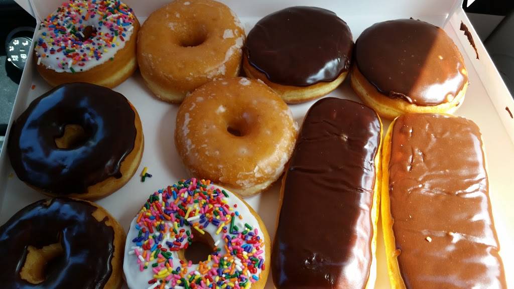 Dunkin | bakery | 8209 N Knoxville Ave, Peoria, IL 61615, USA | 3096431779 OR +1 309-643-1779