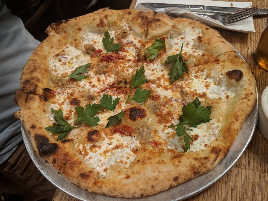 Robertas Pizza & Bakery | meal takeaway | 257 Moore St, Brooklyn, NY 11206, USA | 7184171118 OR +1 718-417-1118