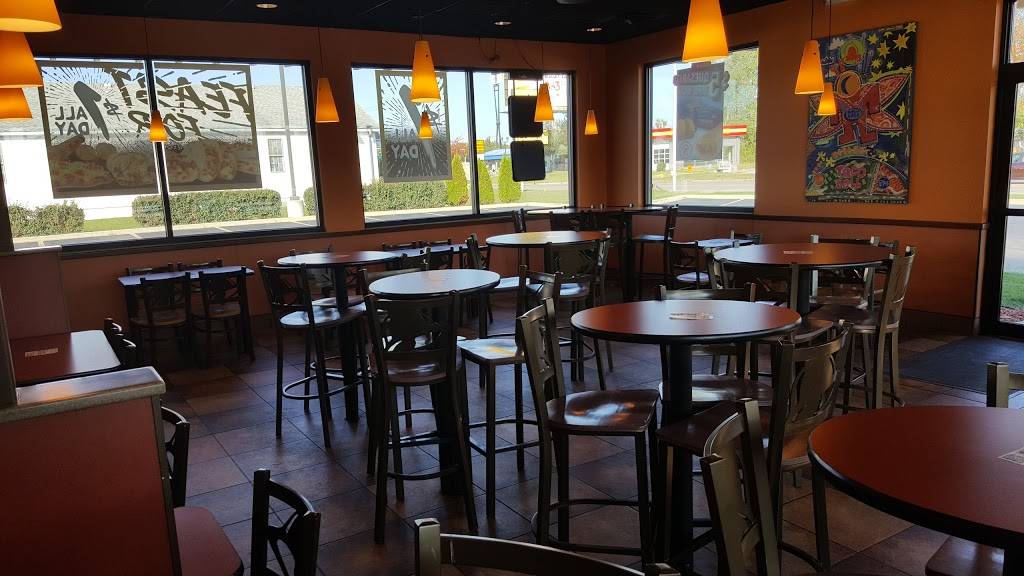 Taco Bell | meal takeaway | 1153 W McClain Ave, Scottsburg, IN 47170, USA | 8127524551 OR +1 812-752-4551