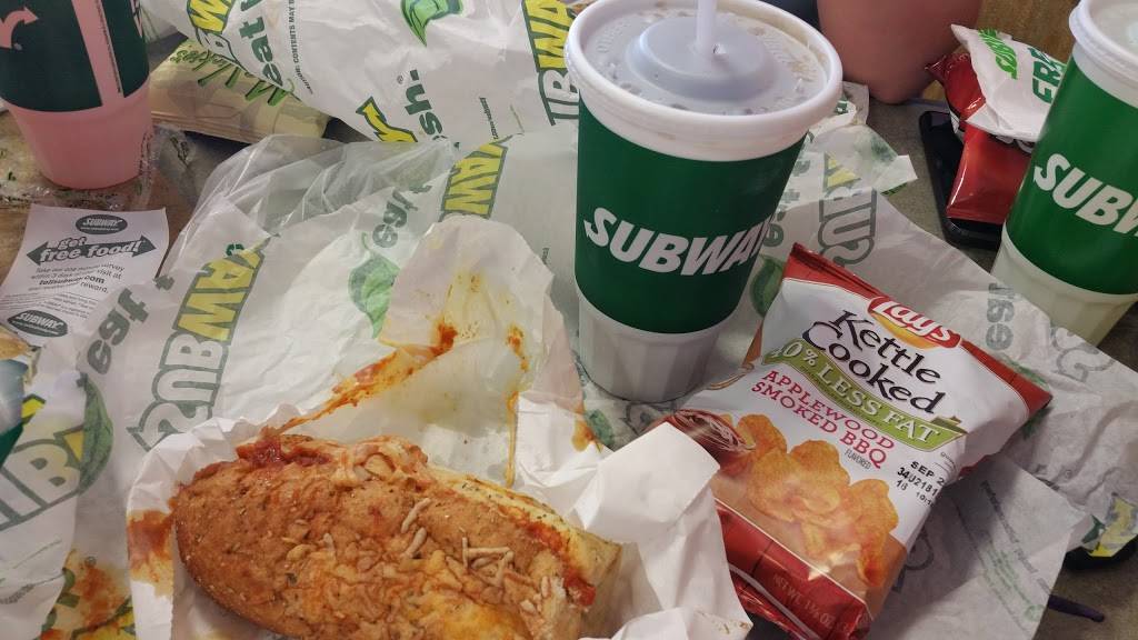 Subway | restaurant | 1621 N Main Ave Suite 1 Arcadia Main Shopping Ctr, San Antonio, TX 78212, USA | 2102277827 OR +1 210-227-7827