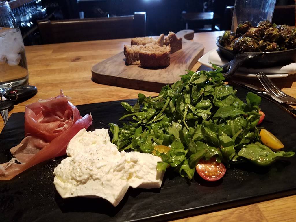 Market Place Kitchen and Bar | restaurant | 33 Mill Plain Rd, Danbury, CT 06811, USA | 2036165836 OR +1 203-616-5836