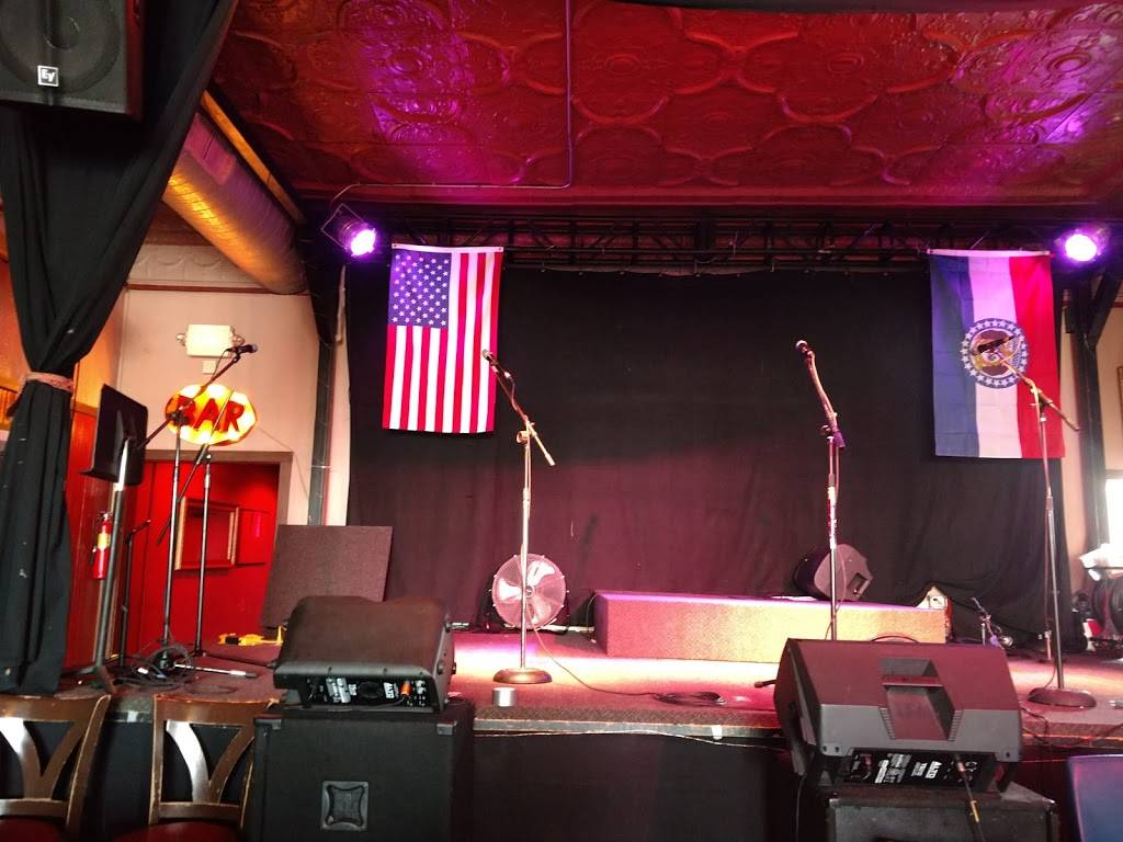 Lindbergs Tavern | restaurant | 318 W Commercial St, Springfield, MO 65803, USA | 4178688900 OR +1 417-868-8900